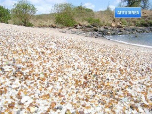 Atitudinea: Cele mai ciudate plaje din lume - cu nisip verde, de sticlă sau care latră